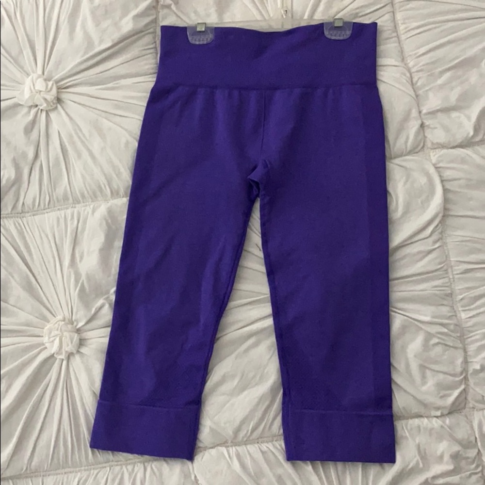 Lululemon Crop - Power Purple - 6